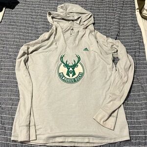Women’s Milwaukee Bucks light long sleeve